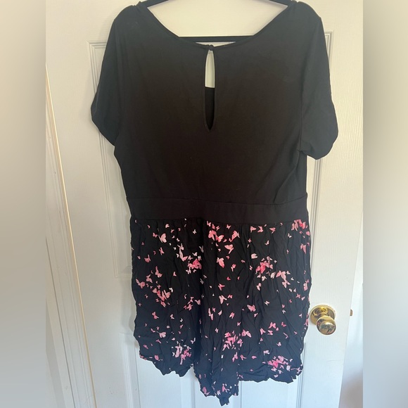 Torrid Black Butterfly Challis Romper Size 2 - Picture 4 of 7